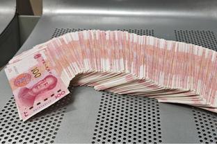 图片报：吉拉西对曼联的兴趣感到荣幸，他未排除冬窗转会的可能